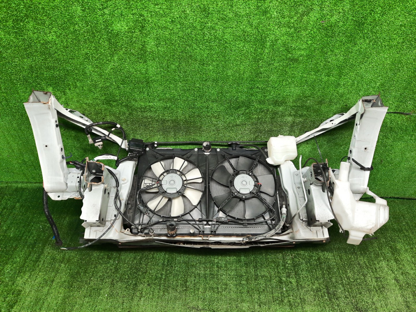 Рамка радиатора HONDA JADE FR4 LEB 0305 3 ракурс