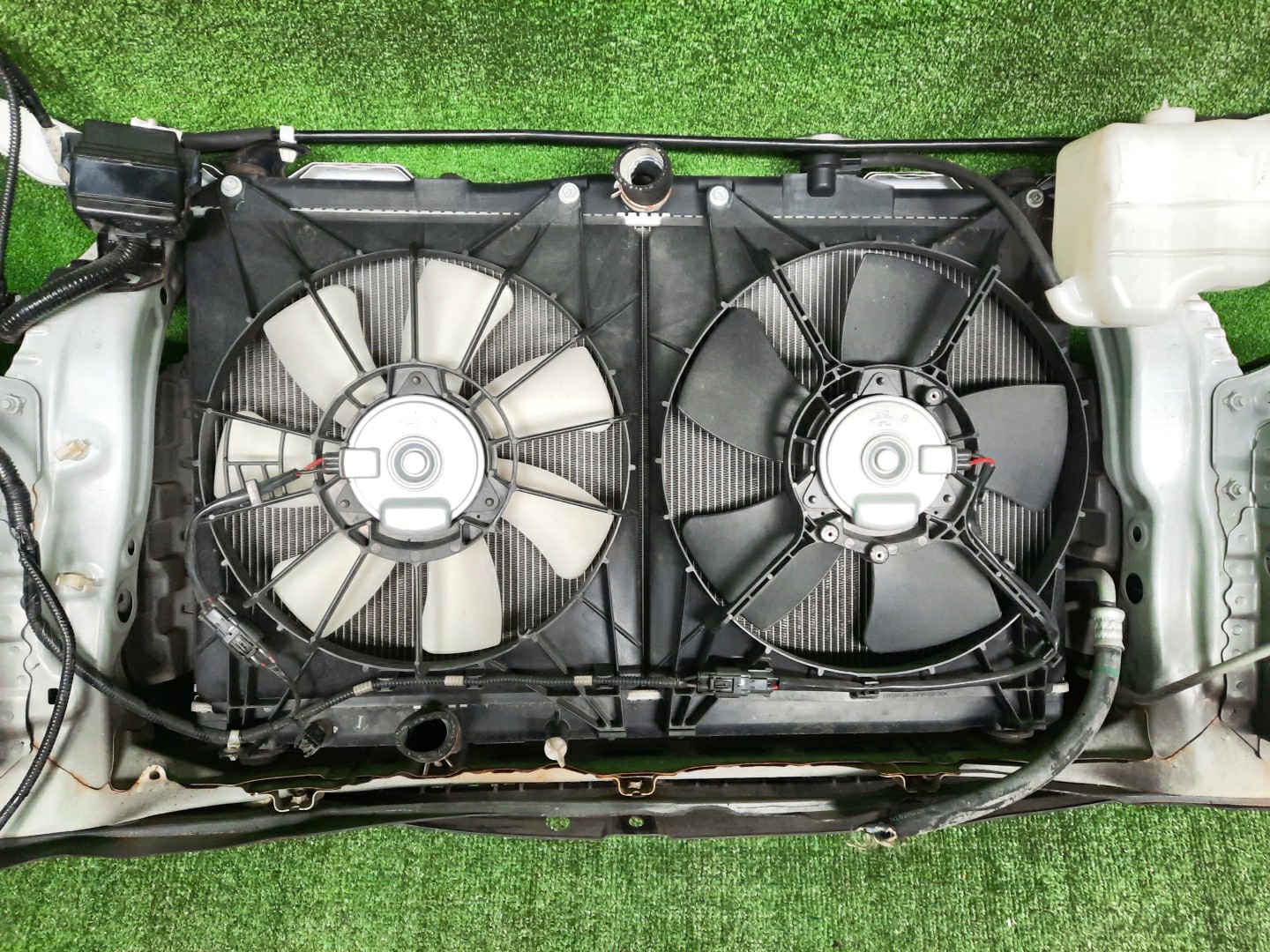 Рамка радиатора HONDA JADE FR4 LEB 0305 4 ракурс