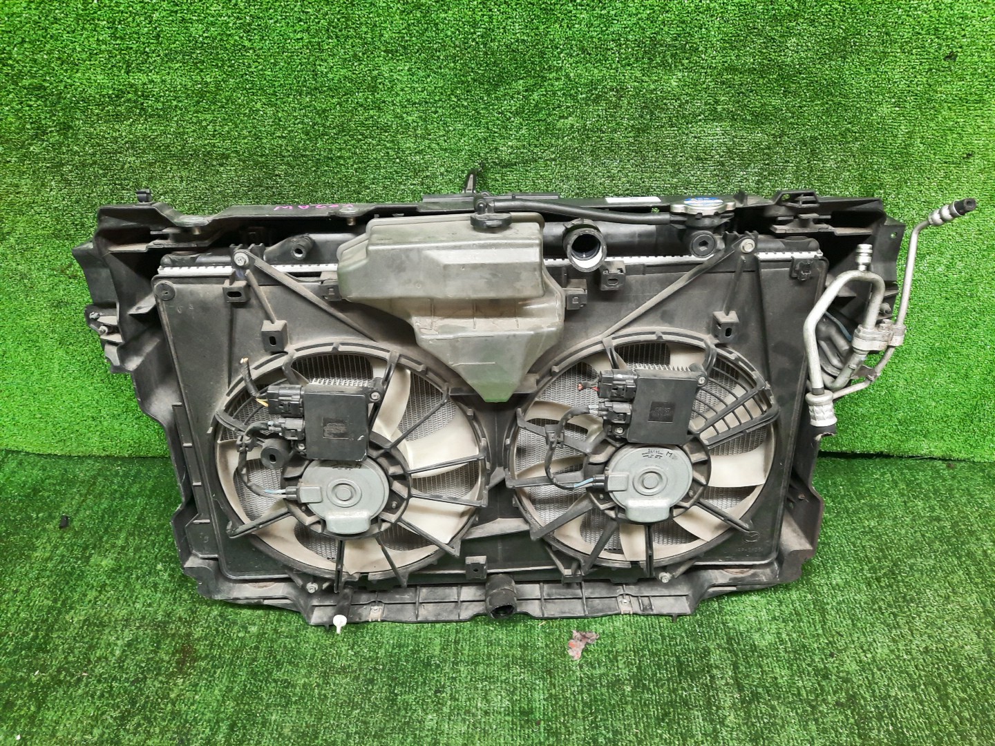 Рамка радиатора MAZDA CX-5 KE5AW, KE5FW, KEEAW, KEEFW, KE2AW, KE2FW SH-VPTS 0307 2 ракурс