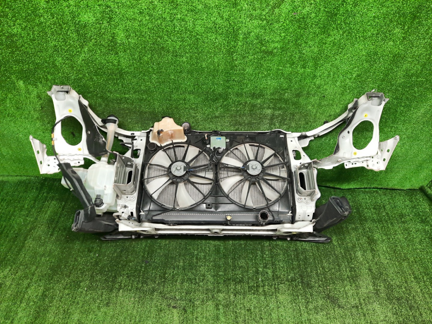 Рамка радиатора TOYOTA CROWN GRS204 2GR-FSE 0312 3 ракурс