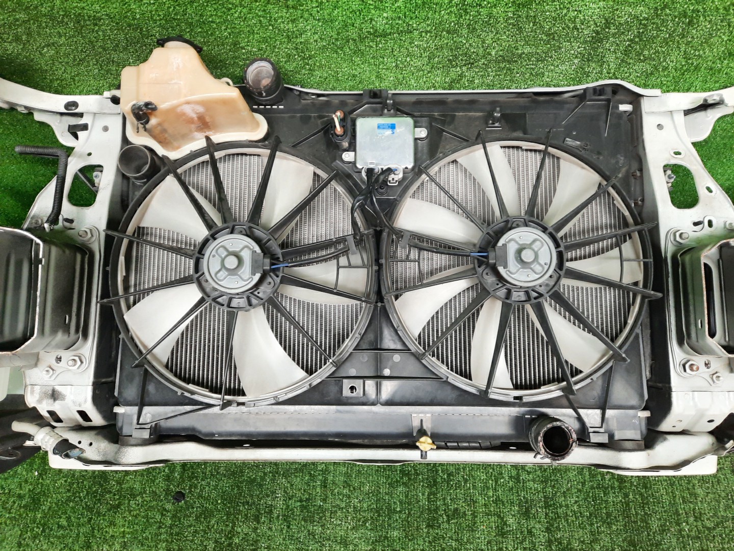 Рамка радиатора TOYOTA CROWN GRS204 2GR-FSE 0312 4 ракурс