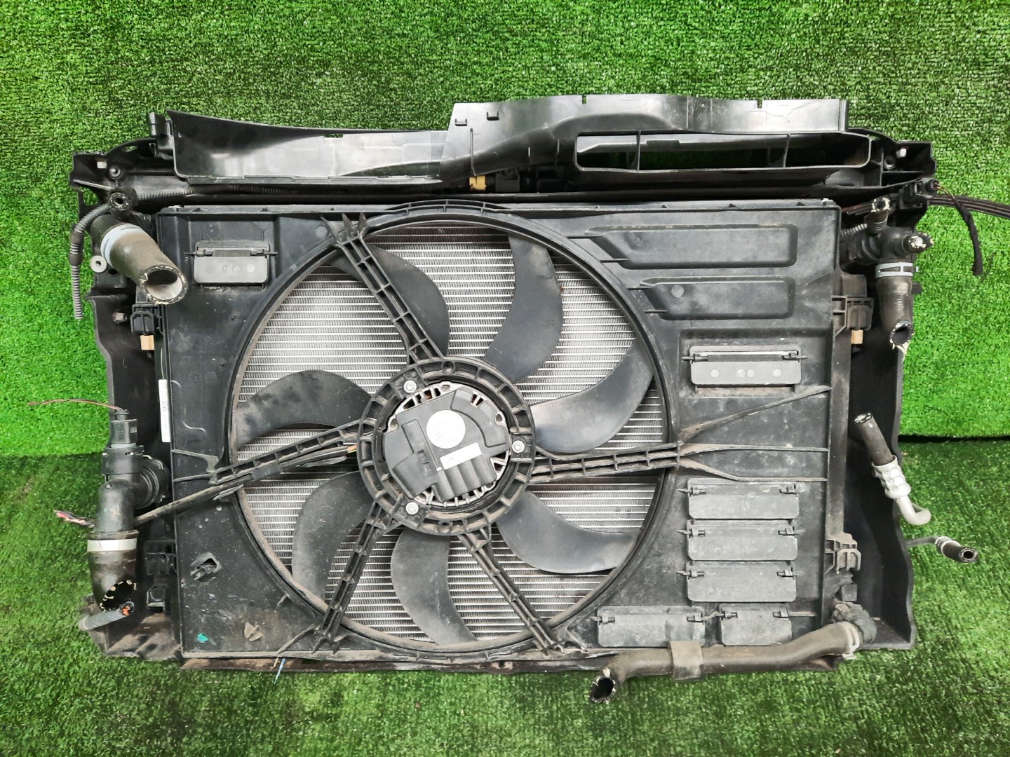 Рамка радиатора VOLKSWAGEN GOLF MK7, 5G1 CHP 0316 3 ракурс