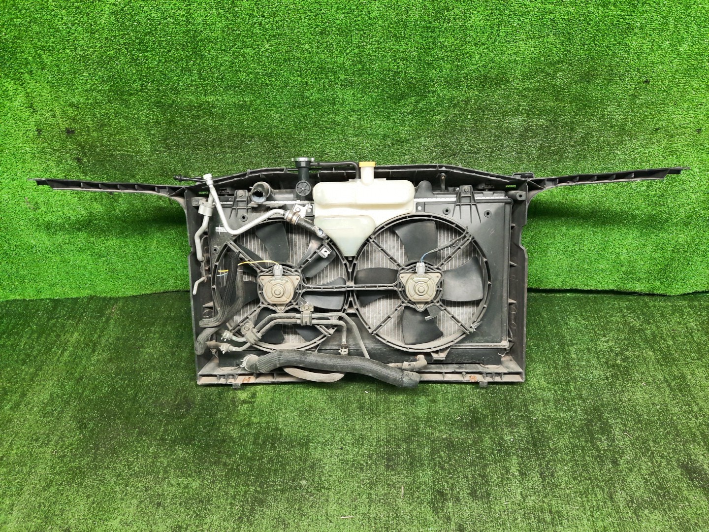 Рамка радиатора MAZDA ATENZA, MAZDA 6 GG3S, GY3W, GYEW, GGEP, GGES, GG3P, GY, GG L3-VE 0321 2 ракурс