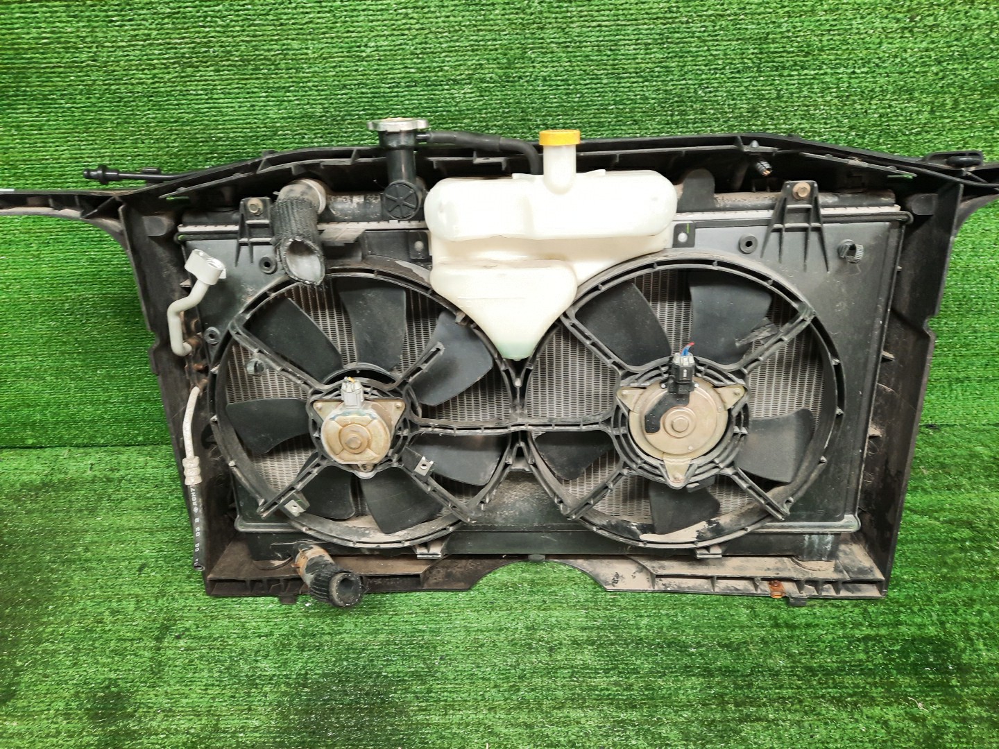 Рамка радиатора MAZDA ATENZA, MAZDA 6 GG3S, GY3W, GYEW, GGEP, GGES, GG3P, GY, GG L3-VE 0333 3 ракурс