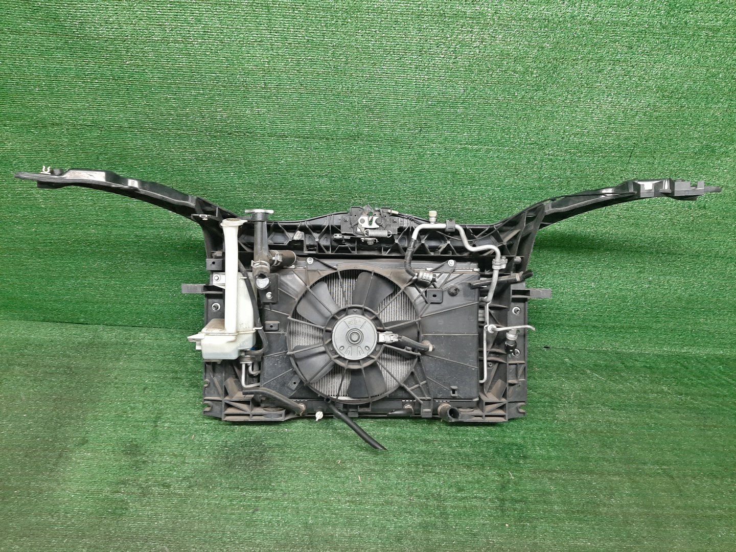 Рамка радиатора MAZDA DEMIO DY3W, DY5W, DY3R ZJ-VE 0348 2 ракурс