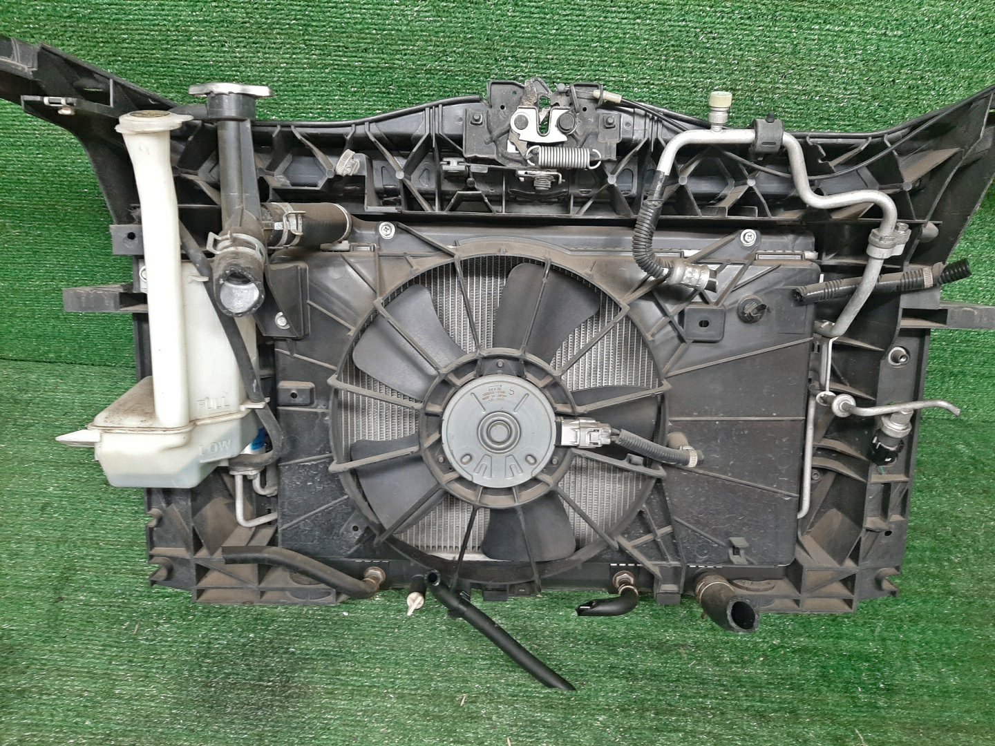 Рамка радиатора MAZDA DEMIO DY3W, DY5W, DY3R ZJ-VE 0348 3 ракурс