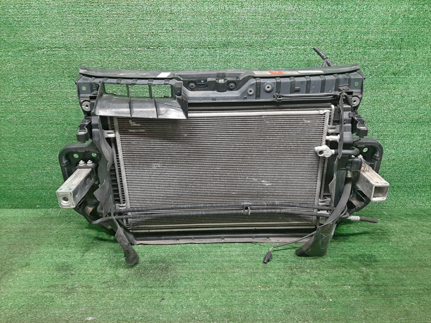 Рамка радиатора AUDI A6 C6, 4F5, 4F2 0356 1 ракурс Рамка радиатора AUDI A6 C6, 4F5, 4F2 0356 1 ракурс