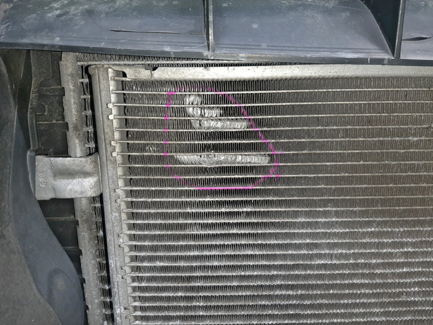 Рамка радиатора AUDI A6 C6, 4F5, 4F2 0356 2 ракурс Рамка радиатора AUDI A6 C6, 4F5, 4F2 0356 2 ракурс