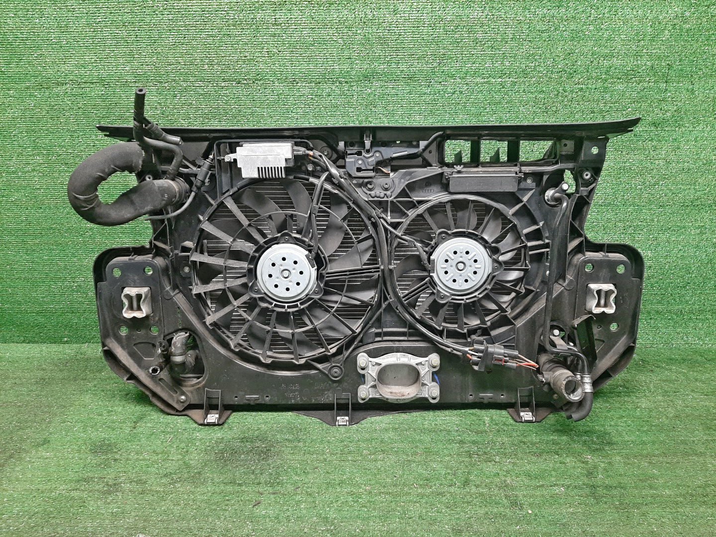 Рамка радиатора AUDI A6 C6, 4F5, 4F2 0356 4 ракурс