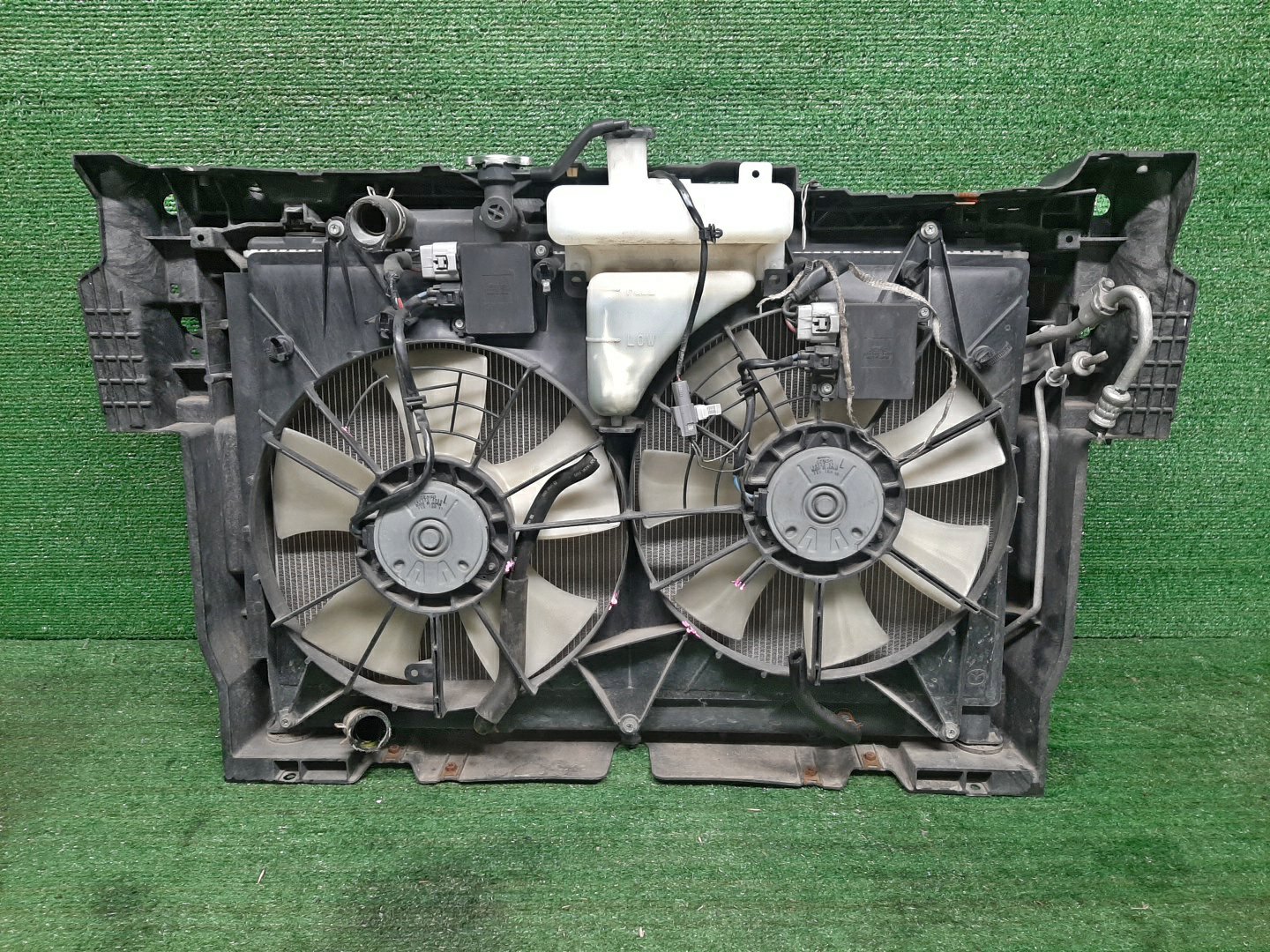 Рамка радиатора MAZDA CX-7 ER3P L3-VDT 0357 3 ракурс