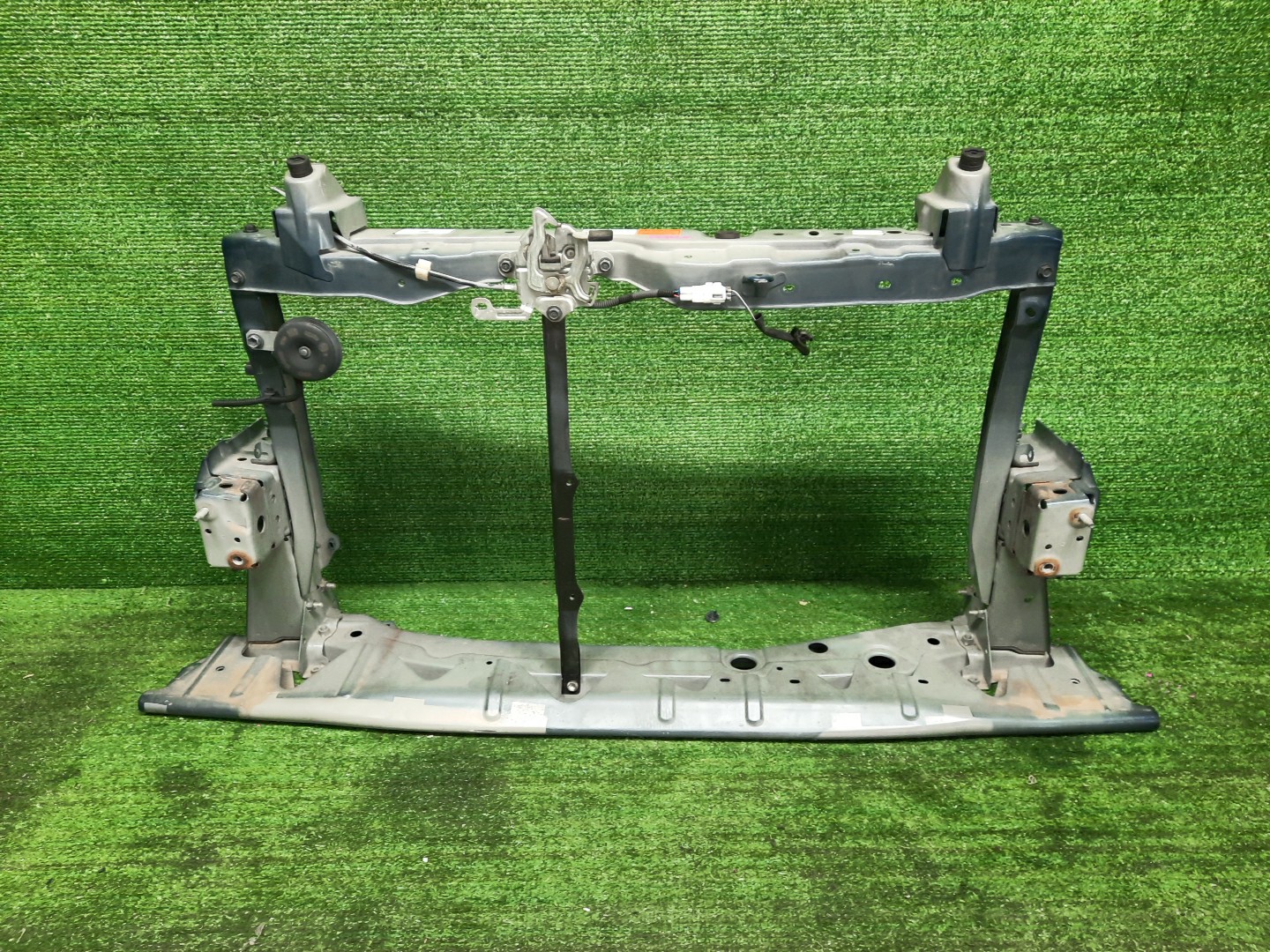 Рамка радиатора TOYOTA TANK M900A 1KR-FE 0370 1 ракурс