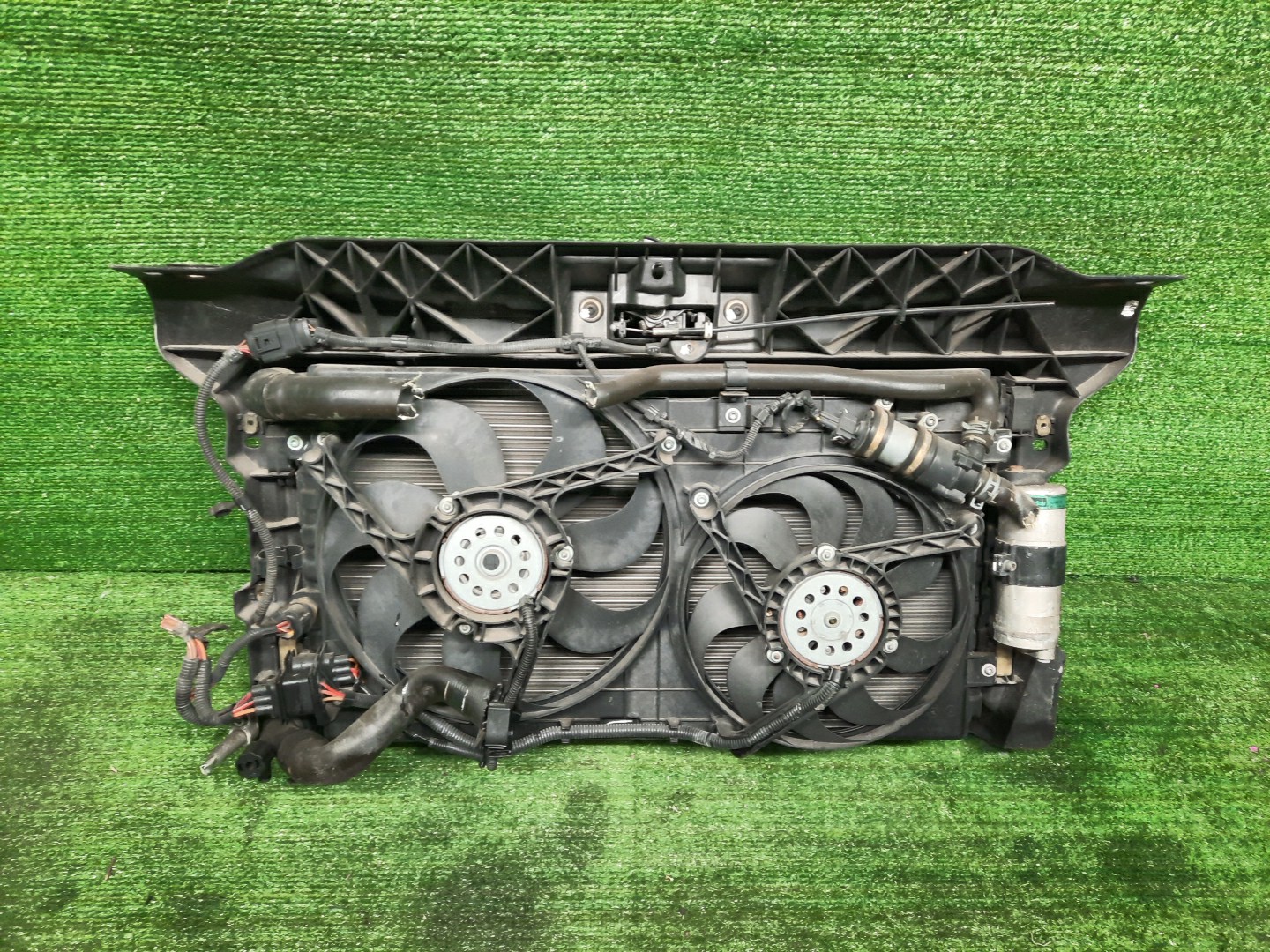 Рамка радиатора VOLKSWAGEN BEETLE 1C1 AWU 0374 2 ракурс