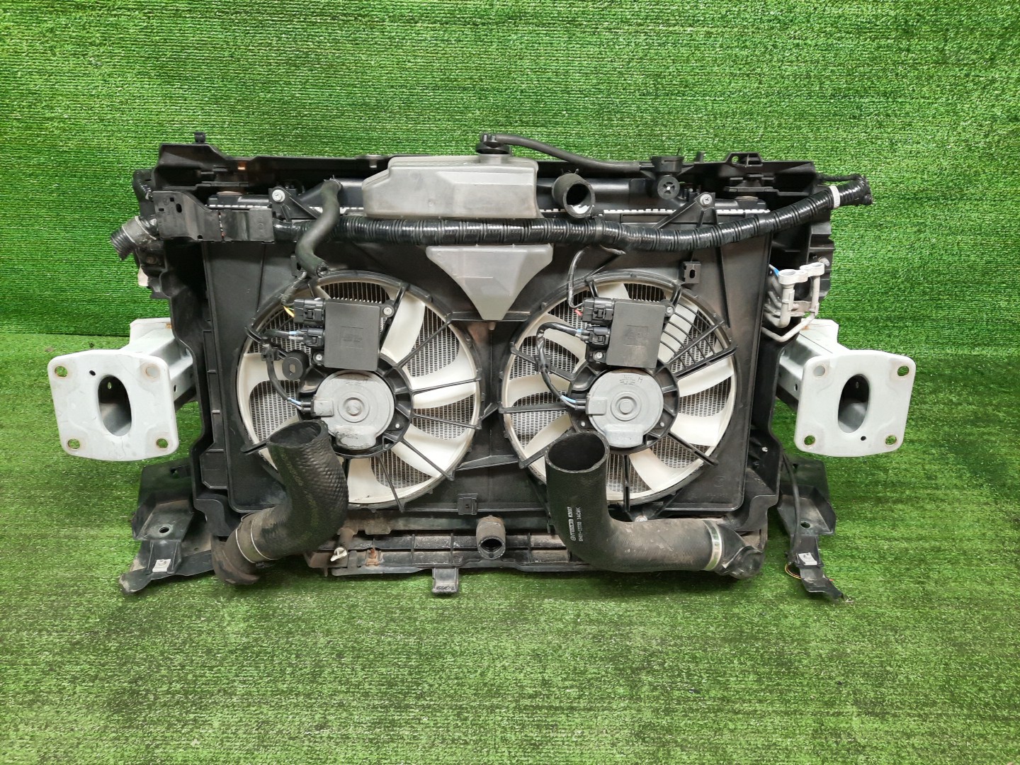 Рамка радиатора MAZDA CX-5 KE5AW, KE5FW, KEEAW, KEEFW, KE2AW, KE2FW SH-VPTS 0375 2 ракурс
