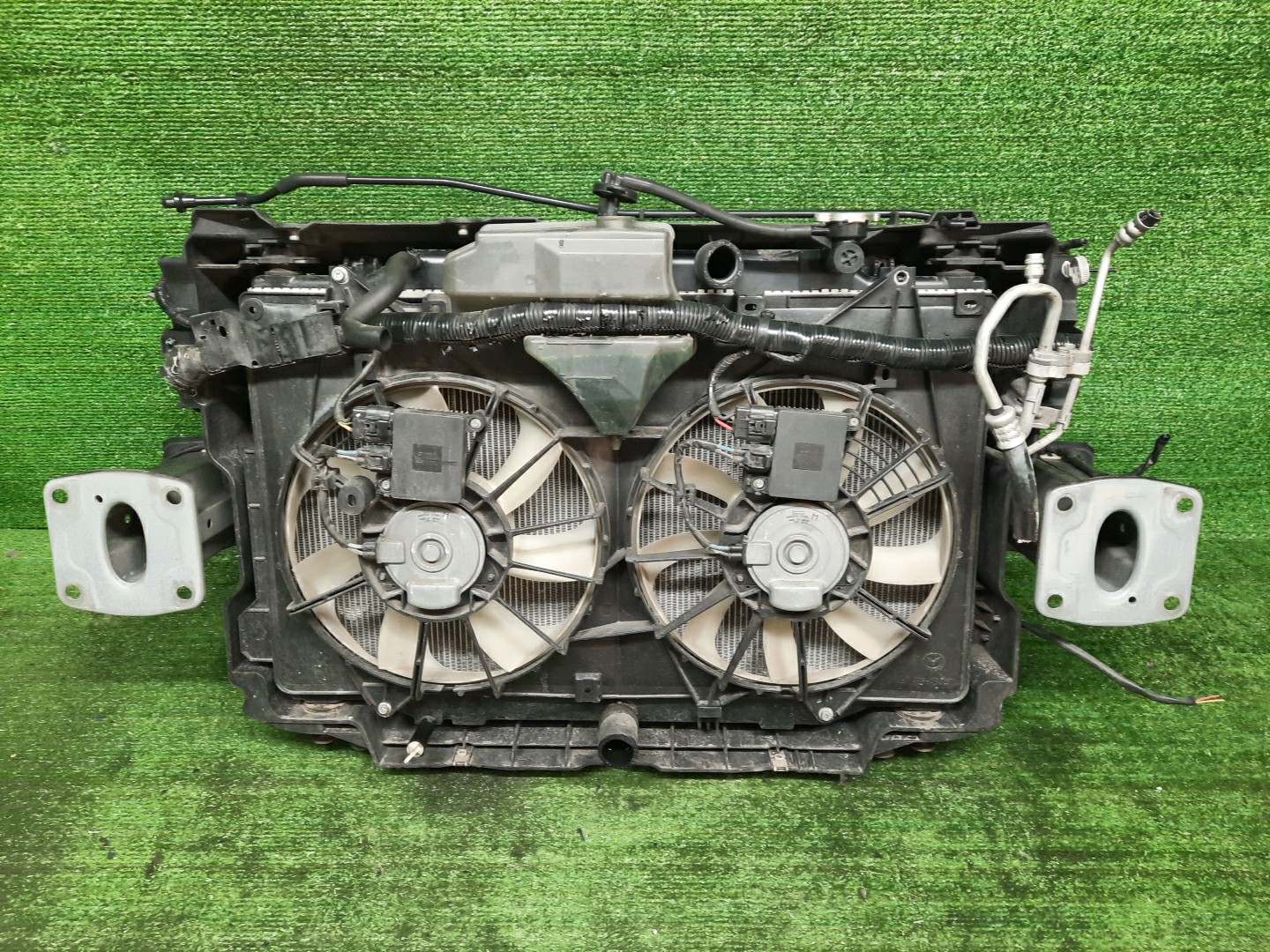 Рамка радиатора MAZDA CX-5 KE5AW, KE5FW, KEEAW, KEEFW, KE2AW, KE2FW SH-VPTS 0376 2 ракурс