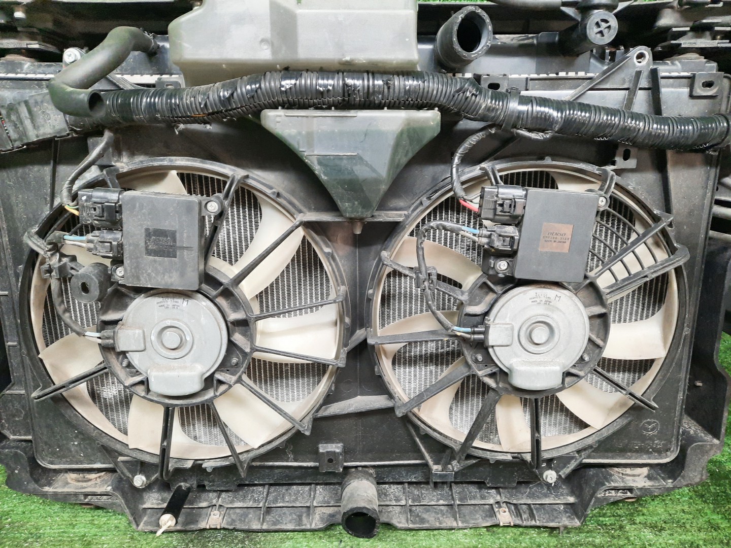Рамка радиатора MAZDA CX-5 KE5AW, KE5FW, KEEAW, KEEFW, KE2AW, KE2FW SH-VPTS 0376 3 ракурс