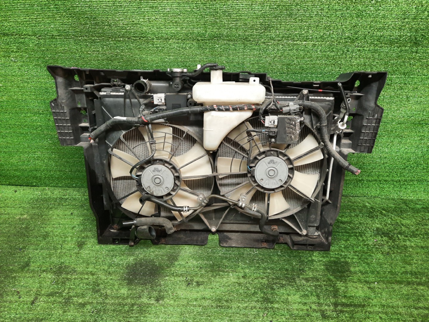 Рамка радиатора MAZDA CX-7 ER3P L3-VDT 0377 2 ракурс