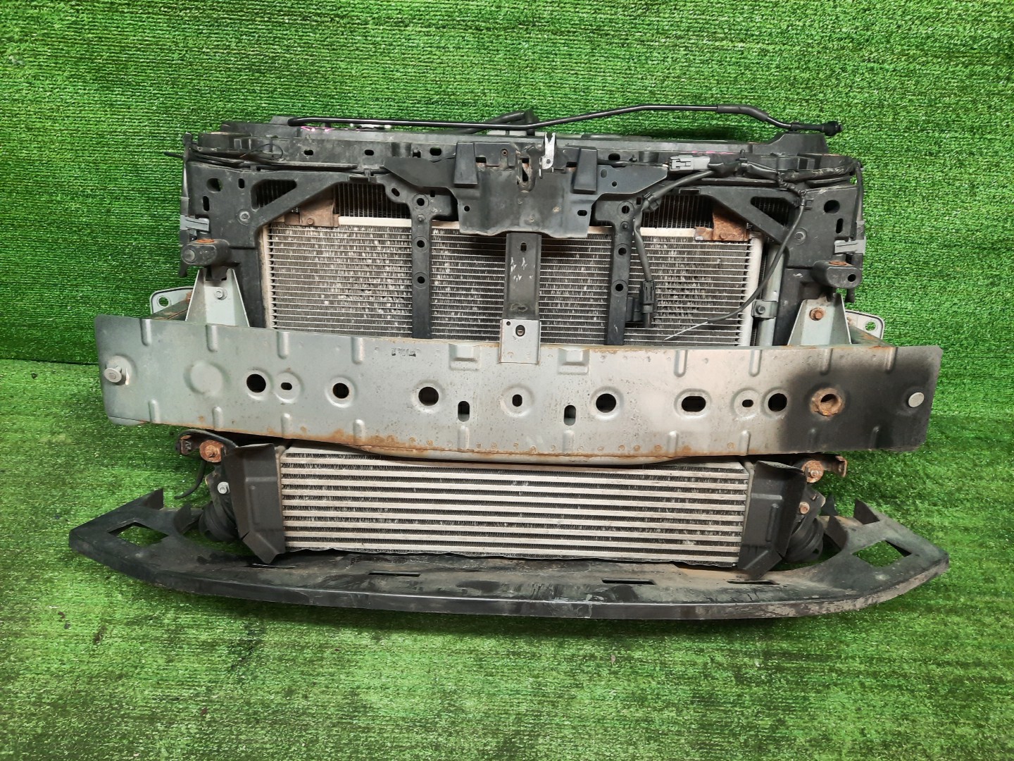 Рамка радиатора MAZDA CX-5 KE5AW, KE5FW, KEEAW, KEEFW, KE2AW, KE2FW SH-VPTS 0378 1 ракурс