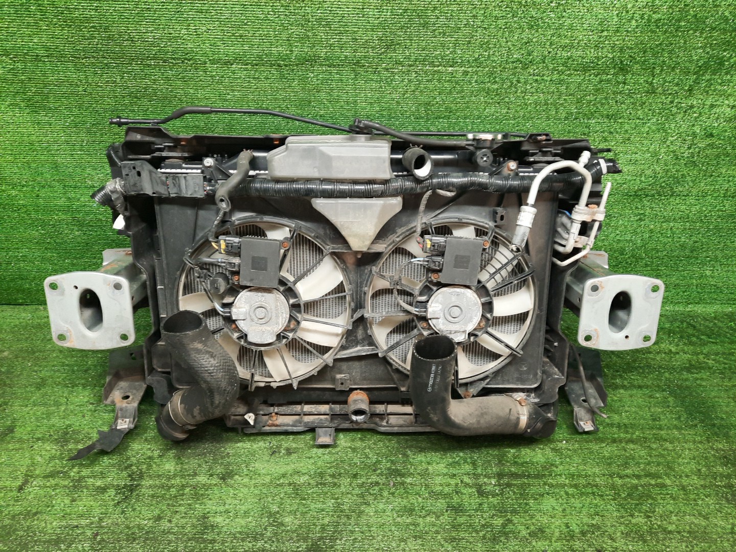 Рамка радиатора MAZDA CX-5 KE5AW, KE5FW, KEEAW, KEEFW, KE2AW, KE2FW SH-VPTS 0378 2 ракурс