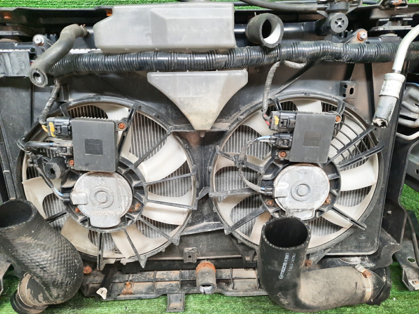 Рамка радиатора MAZDA CX-5 KE5AW, KE5FW, KEEAW, KEEFW, KE2AW, KE2FW SH-VPTS 0378 3 ракурс