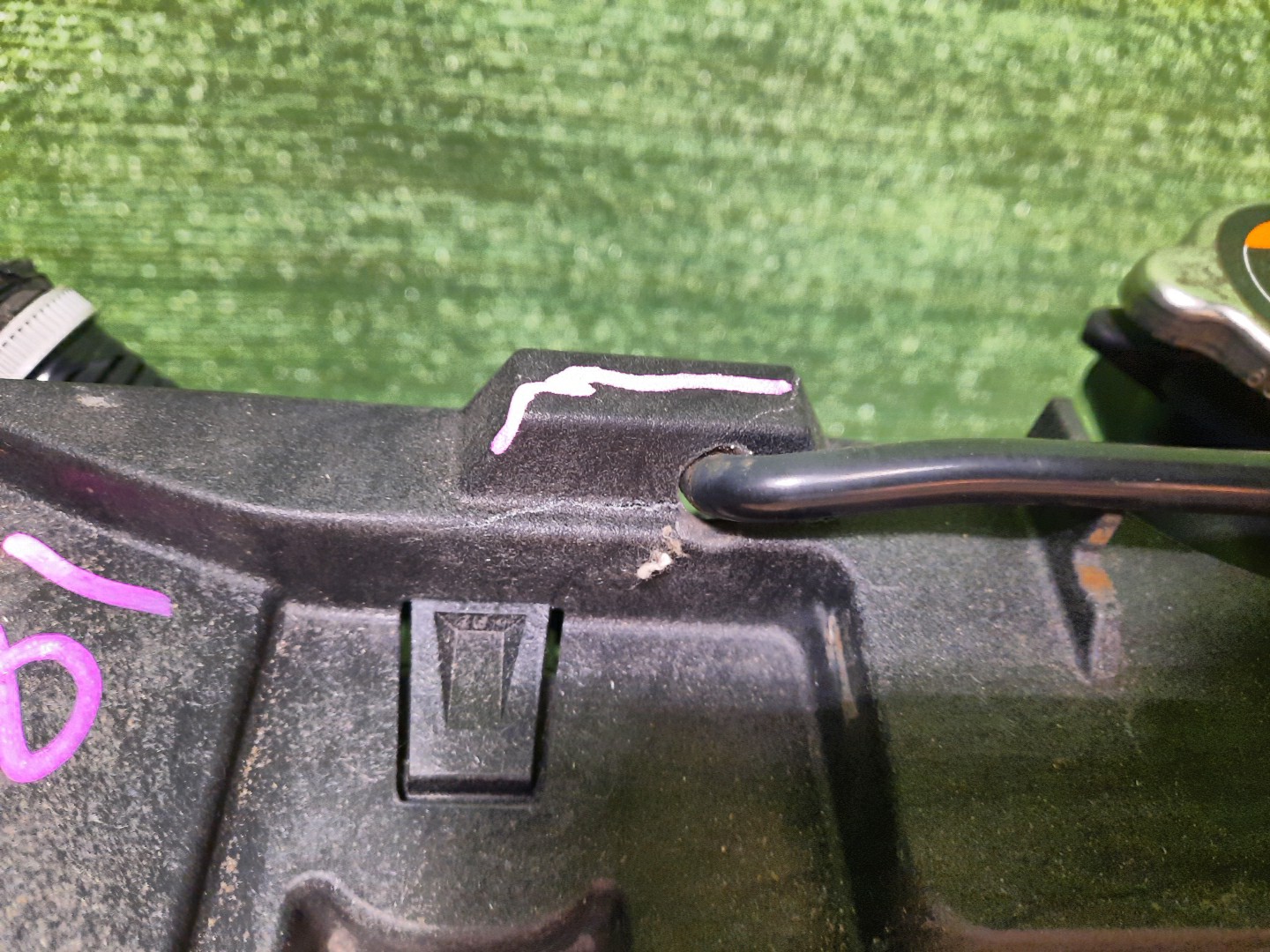 Рамка радиатора MAZDA CX-5 KE5AW, KE5FW, KEEAW, KEEFW, KE2AW, KE2FW SH-VPTS 0381 3 ракурс