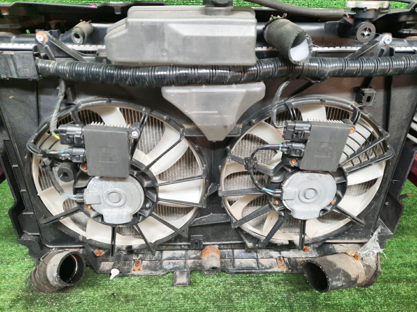 Рамка радиатора MAZDA CX-5 KE5AW, KE5FW, KEEAW, KEEFW, KE2AW, KE2FW SH-VPTS 0381 5 ракурс