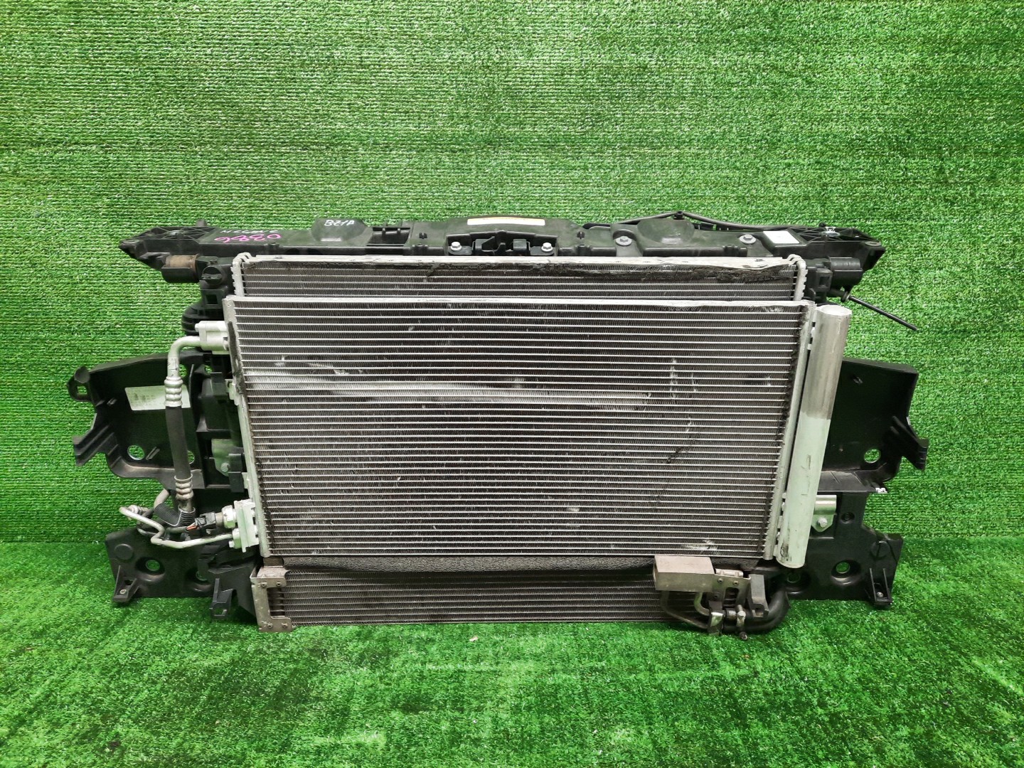 Рамка радиатора RENAULT MEGANE KZ0G M4R 0386 1 ракурс Рамка радиатора RENAULT MEGANE KZ0G M4R 0386 1 ракурс