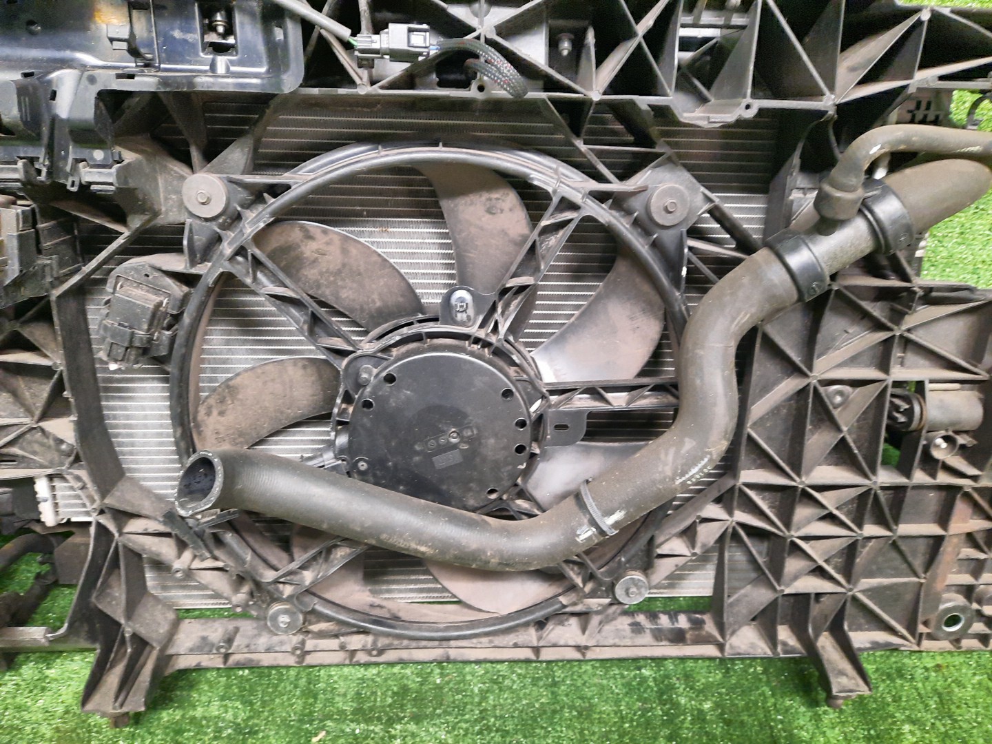 Рамка радиатора RENAULT MEGANE KZ0G M4R 0386 4 ракурс