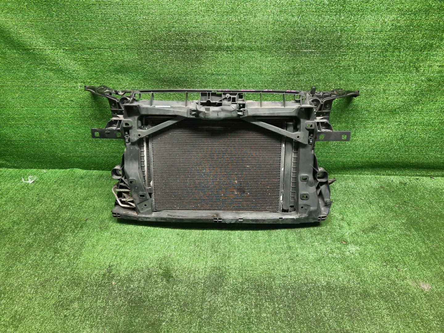 Рамка радиатора AUDI A3 8V, 8VA, 8V1, 8VS, 8V7 CXS 0408 1 ракурс Рамка радиатора AUDI A3 8V, 8VA, 8V1, 8VS, 8V7 CXS 0408 1 ракурс