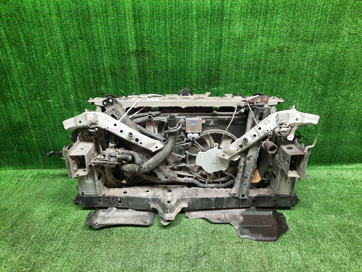 Рамка радиатора TOYOTA SAI AZK10 2AZ-FXE 0414 3 ракурс