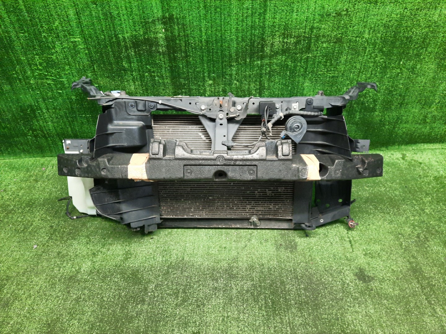 Рамка радиатора NISSAN DUALIS J10, KNJ10, KJ10, NJ10 MR20DE 0431 1 ракурс
