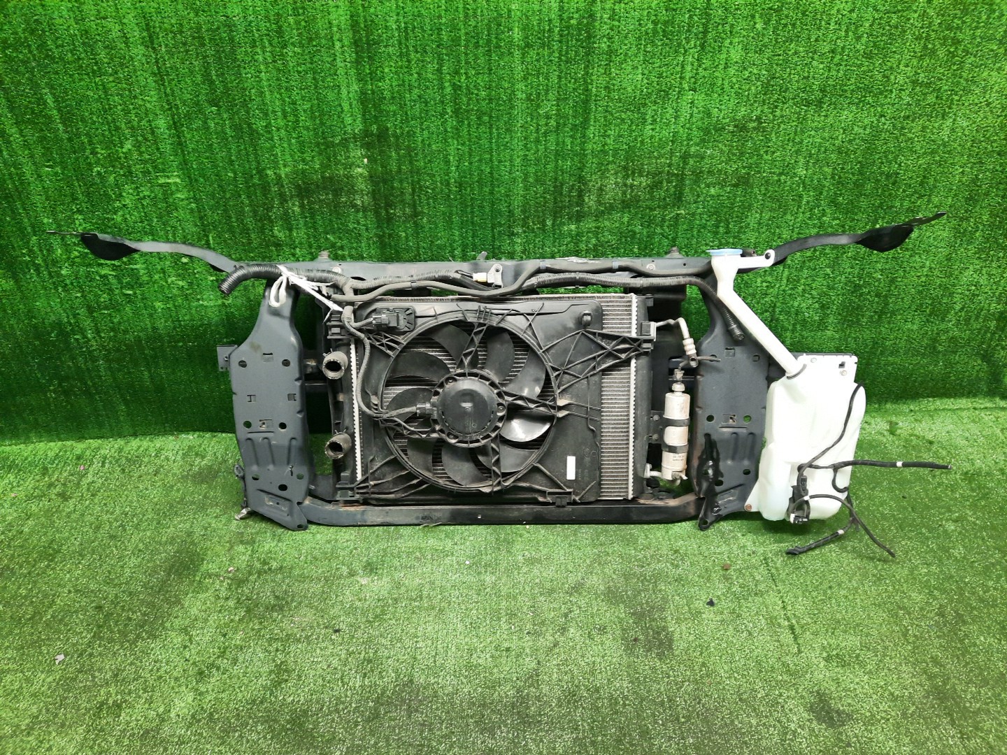 Рамка радиатора NISSAN DUALIS J10, KNJ10, KJ10, NJ10 MR20DE 0431 3 ракурс