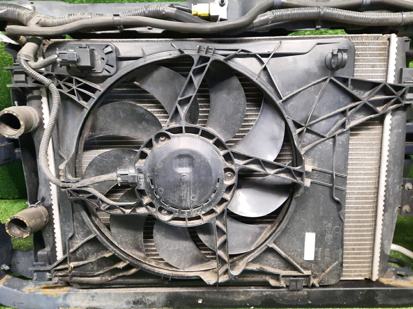 Рамка радиатора NISSAN DUALIS J10, KNJ10, KJ10, NJ10 MR20DE 0431 4 ракурс