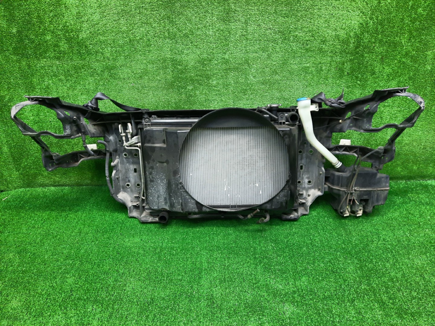Рамка радиатора NISSAN SKYLINE V35 VQ25DD 0441 5 ракурс