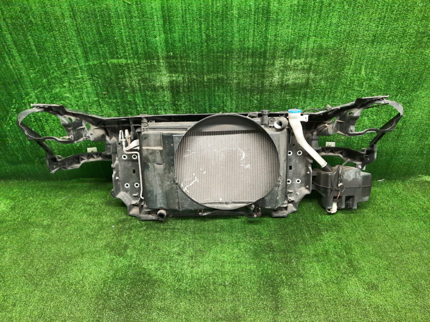 Рамка радиатора NISSAN SKYLINE V35 VQ25DD 0453 2 ракурс