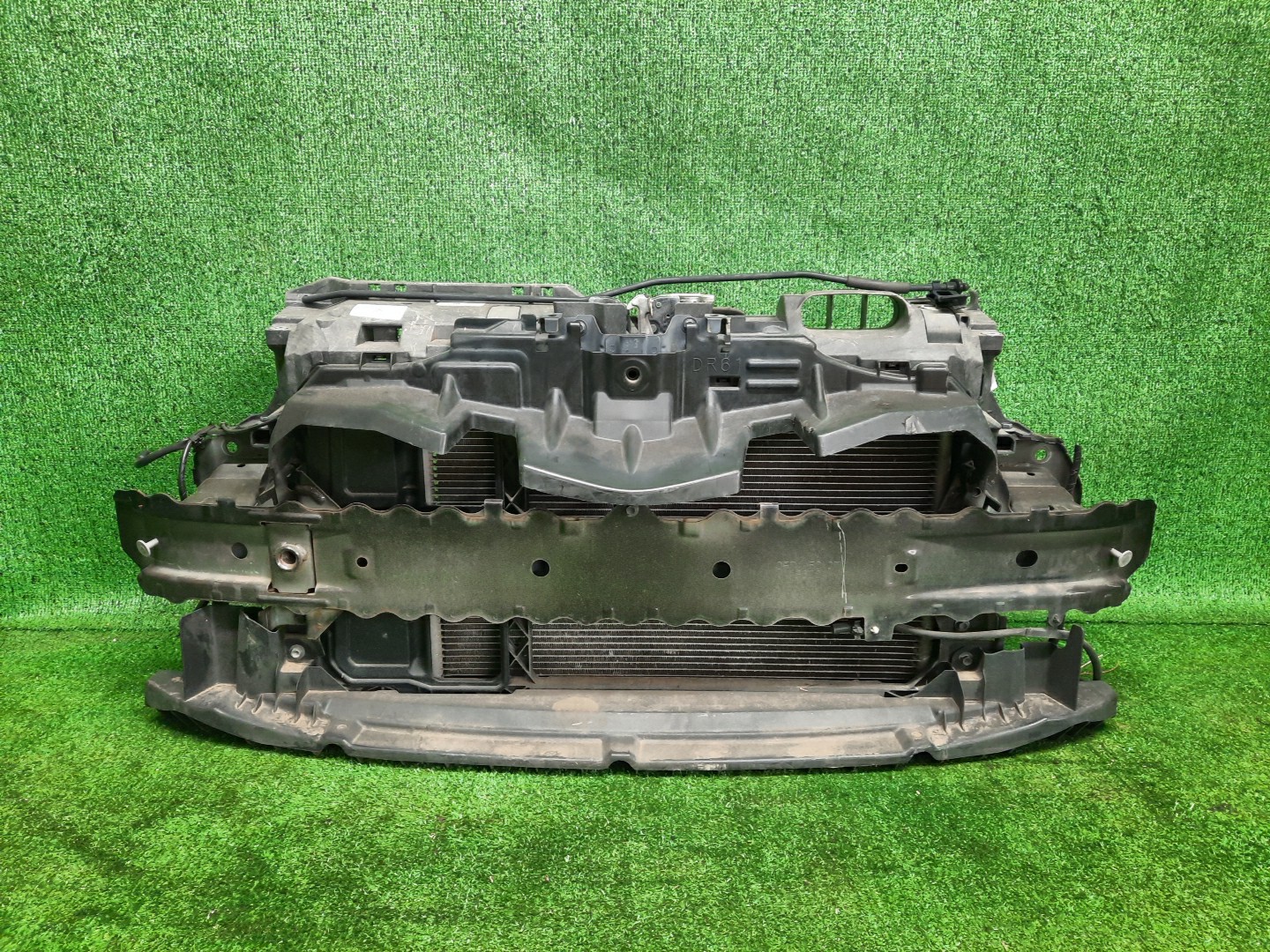 Рамка радиатора MAZDA DEMIO, MAZDA 2, 2 DE3FS, DE3AS, DE5FS, DEJFS, DE ZJ-VE 0454 1 ракурс Рамка радиатора MAZDA DEMIO, MAZDA 2, 2 DE3FS, DE3AS, DE5FS, DEJFS, DE ZJ-VE 0454 1 ракурс