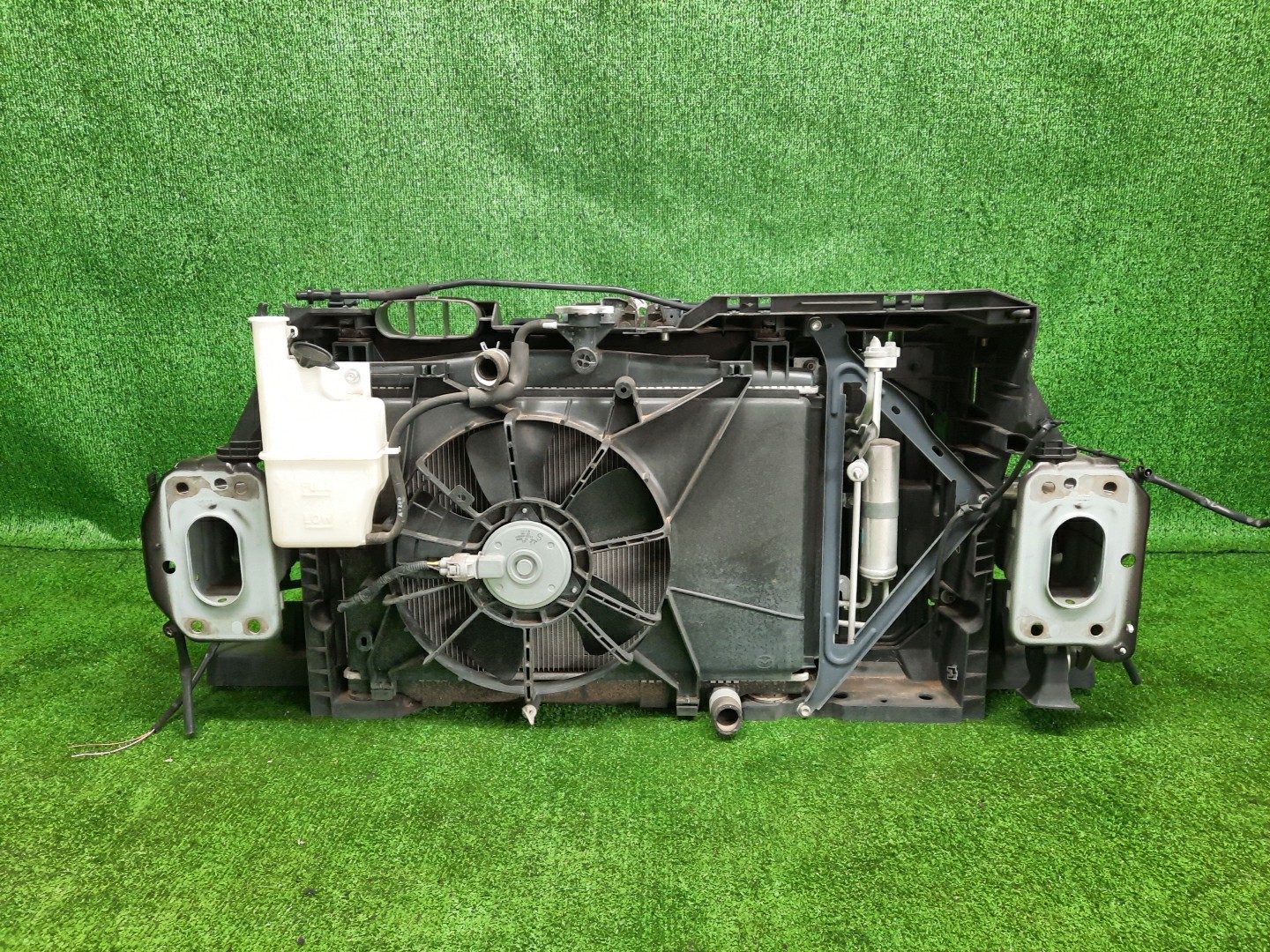 Рамка радиатора MAZDA DEMIO, MAZDA 2, 2 DE3FS, DE3AS, DE5FS, DEJFS, DE ZJ-VE 0454 2 ракурс