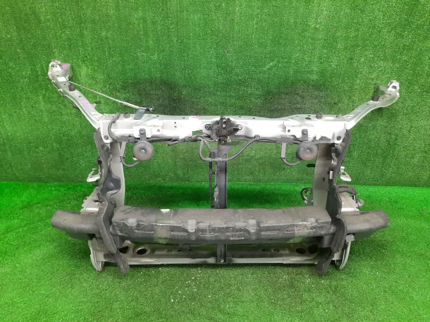 Рамка радиатора TOYOTA NOAH, ESQUIRE ZWR80G, ZRR85W, ZRR80W, ZWR80W, ZRR80G, ZRR85G 3ZR-FAE 33070 1 ракурс
