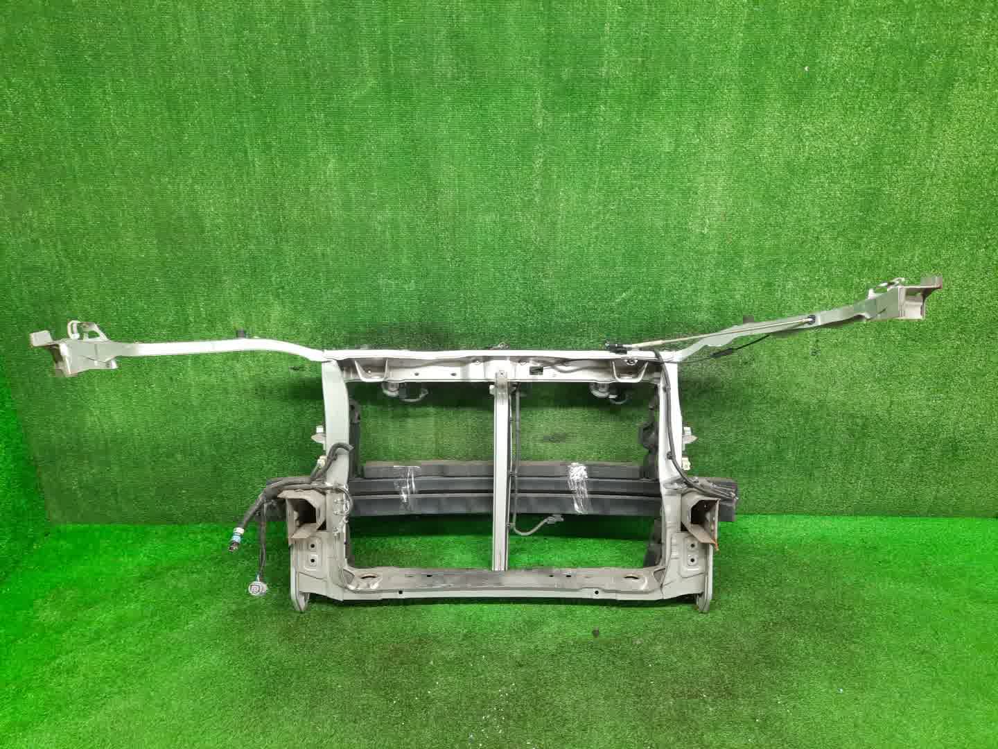 Рамка радиатора TOYOTA NOAH, ESQUIRE ZWR80G, ZRR85W, ZRR80W, ZWR80W, ZRR80G, ZRR85G 3ZR-FAE 33070 2 ракурс