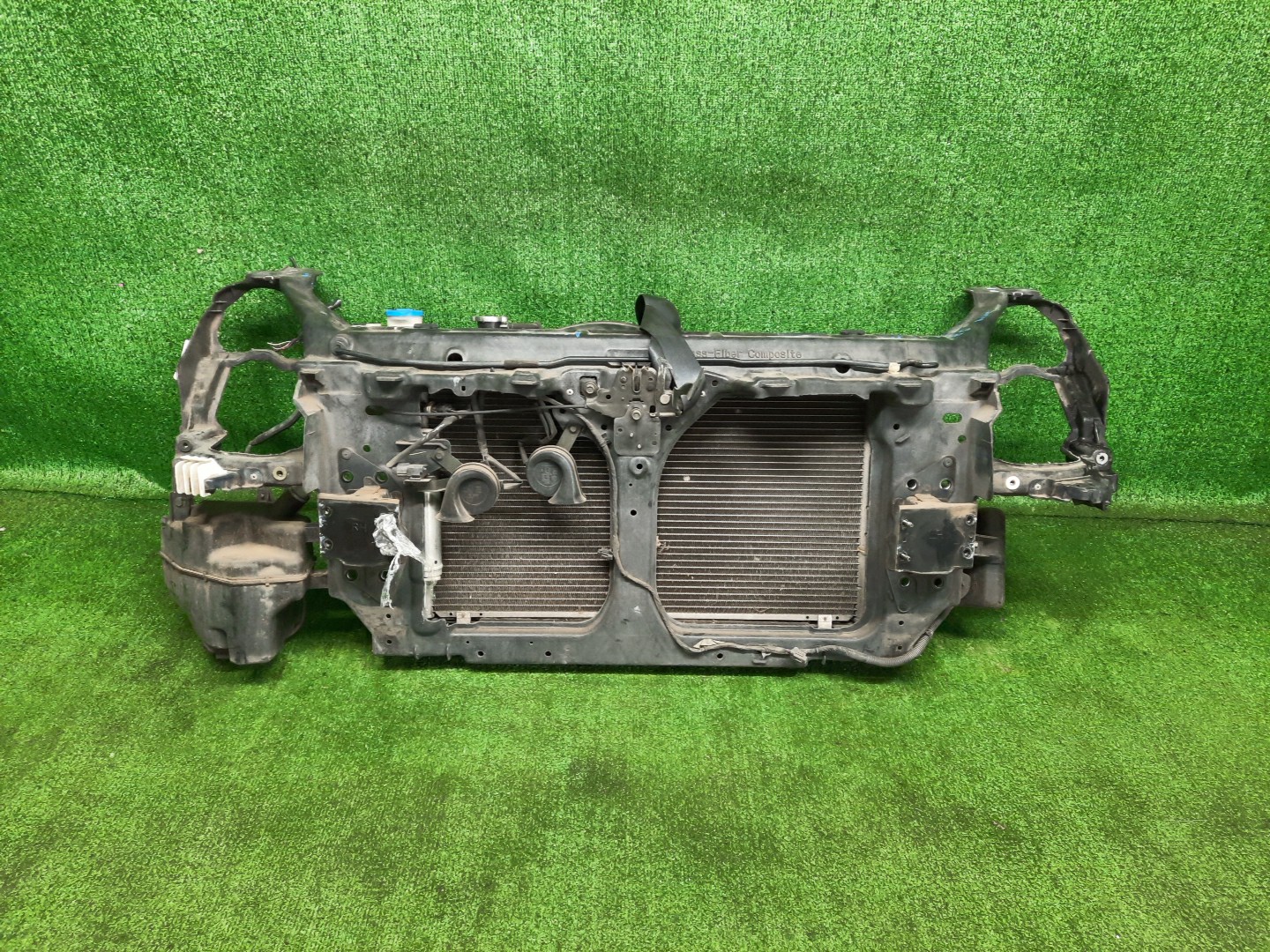Рамка радиатора NISSAN SKYLINE V35 VQ25DD 0474 1 ракурс