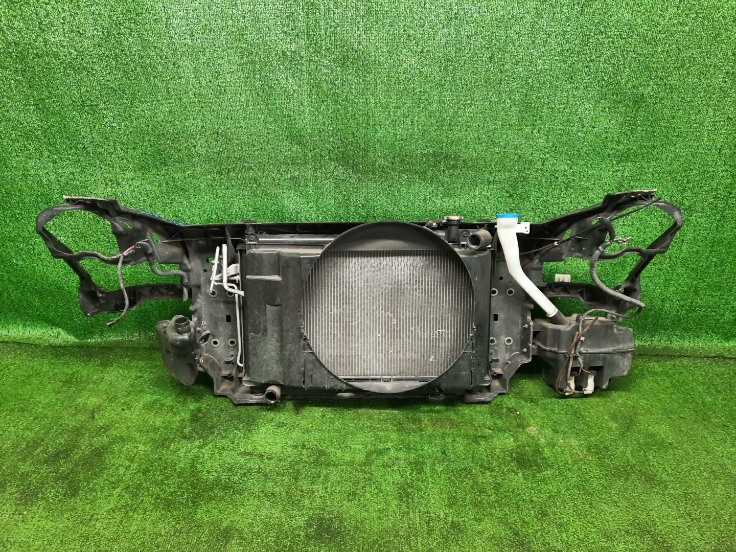 Рамка радиатора NISSAN SKYLINE V35 VQ25DD 0474 3 ракурс