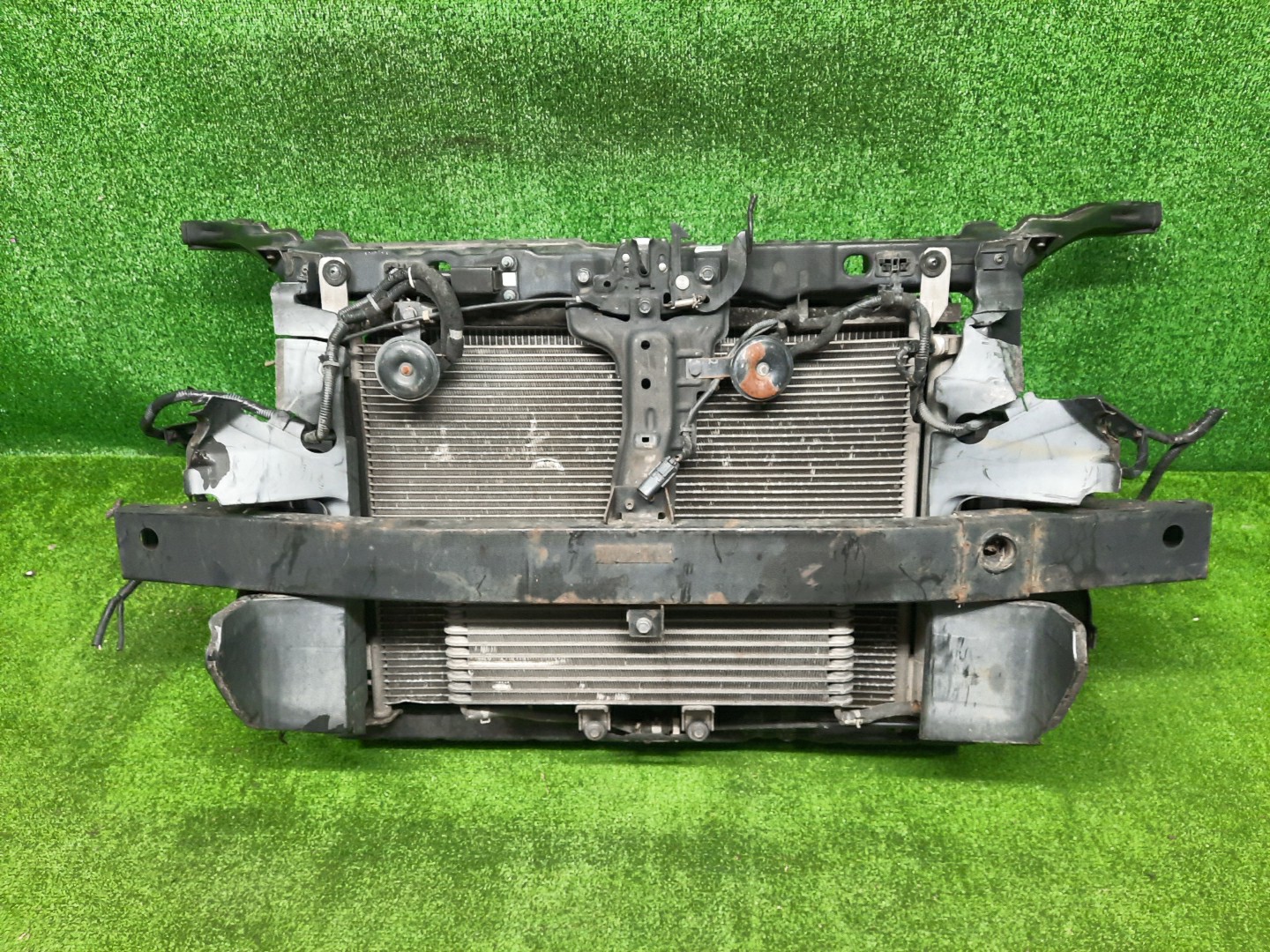 Рамка радиатора RENAULT KOLEOS HY0 0507 1 ракурс Рамка радиатора RENAULT KOLEOS HY0 0507 1 ракурс