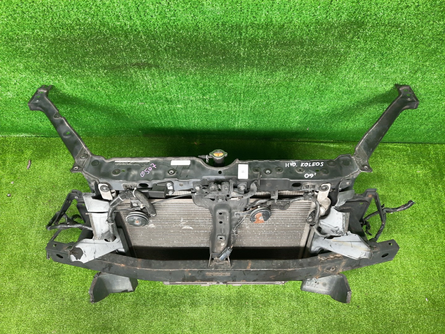 Рамка радиатора RENAULT KOLEOS HY0 0507 2 ракурс Рамка радиатора RENAULT KOLEOS HY0 0507 2 ракурс