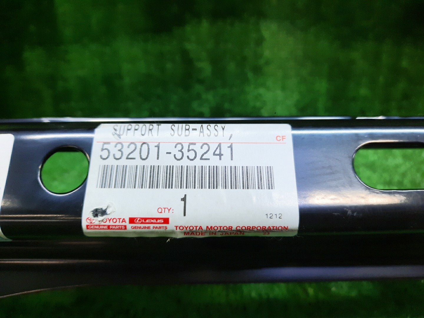 Рамка радиатора TOYOTA FJ CRUISER GSJ15 1GR-FE 53201-35241 3 ракурс