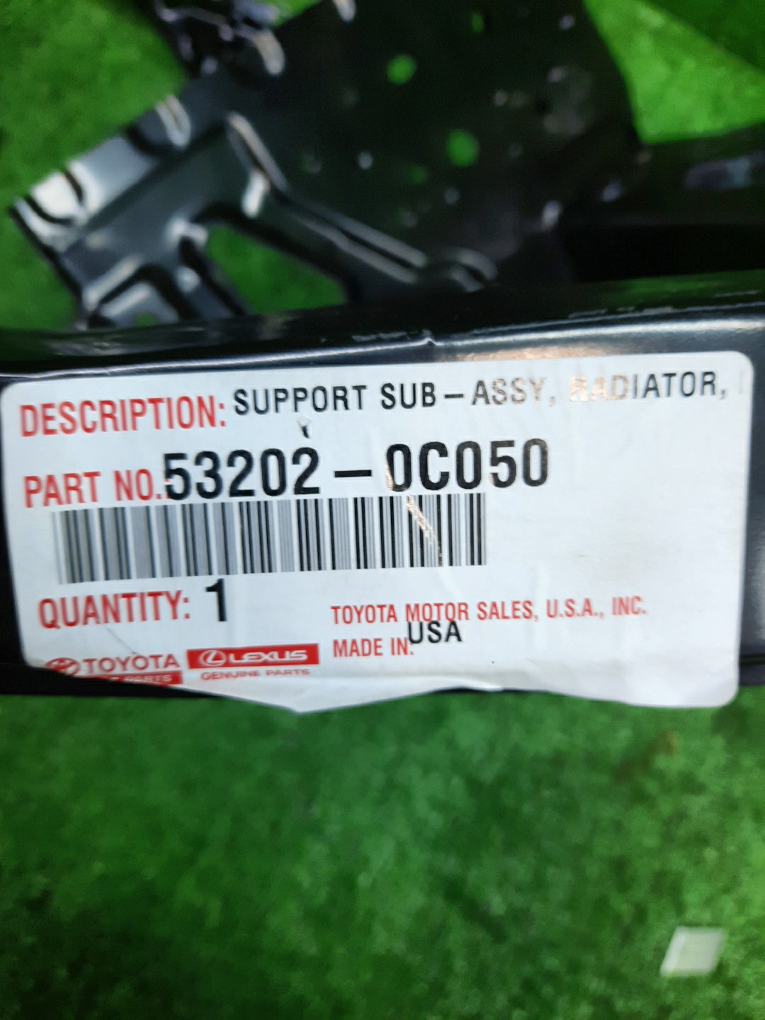 Рамка радиатора правая TOYOTA SEQUOIA VXKH85L V35A-FTS 53202-0C050 3 ракурс
