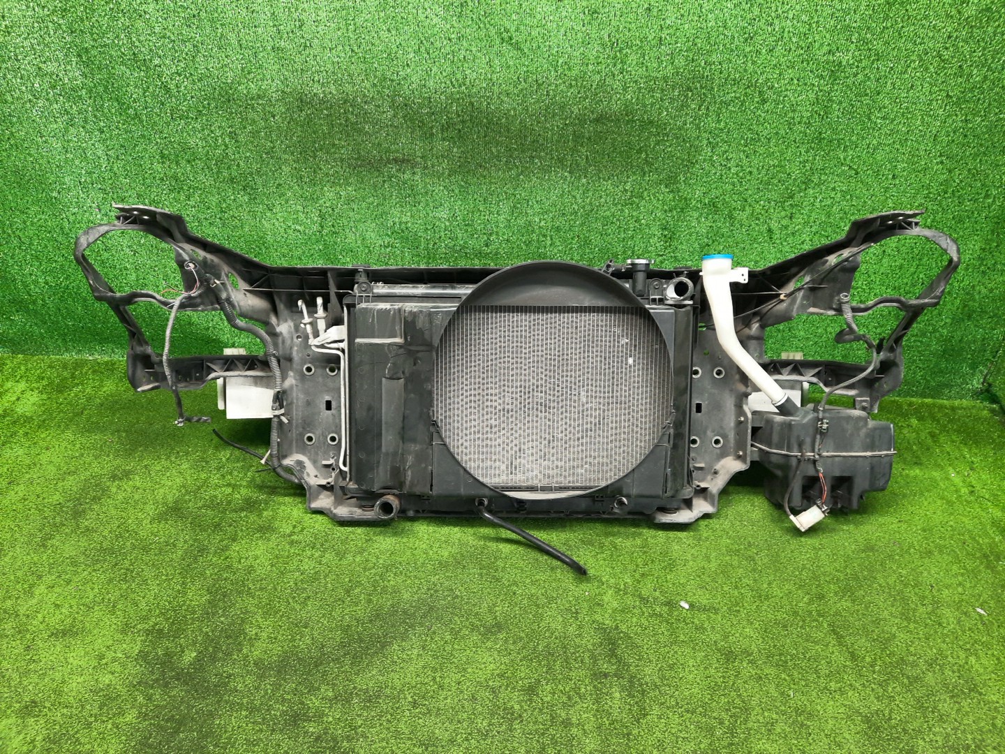 Рамка радиатора NISSAN SKYLINE V35 VQ25DD 0552 5 ракурс