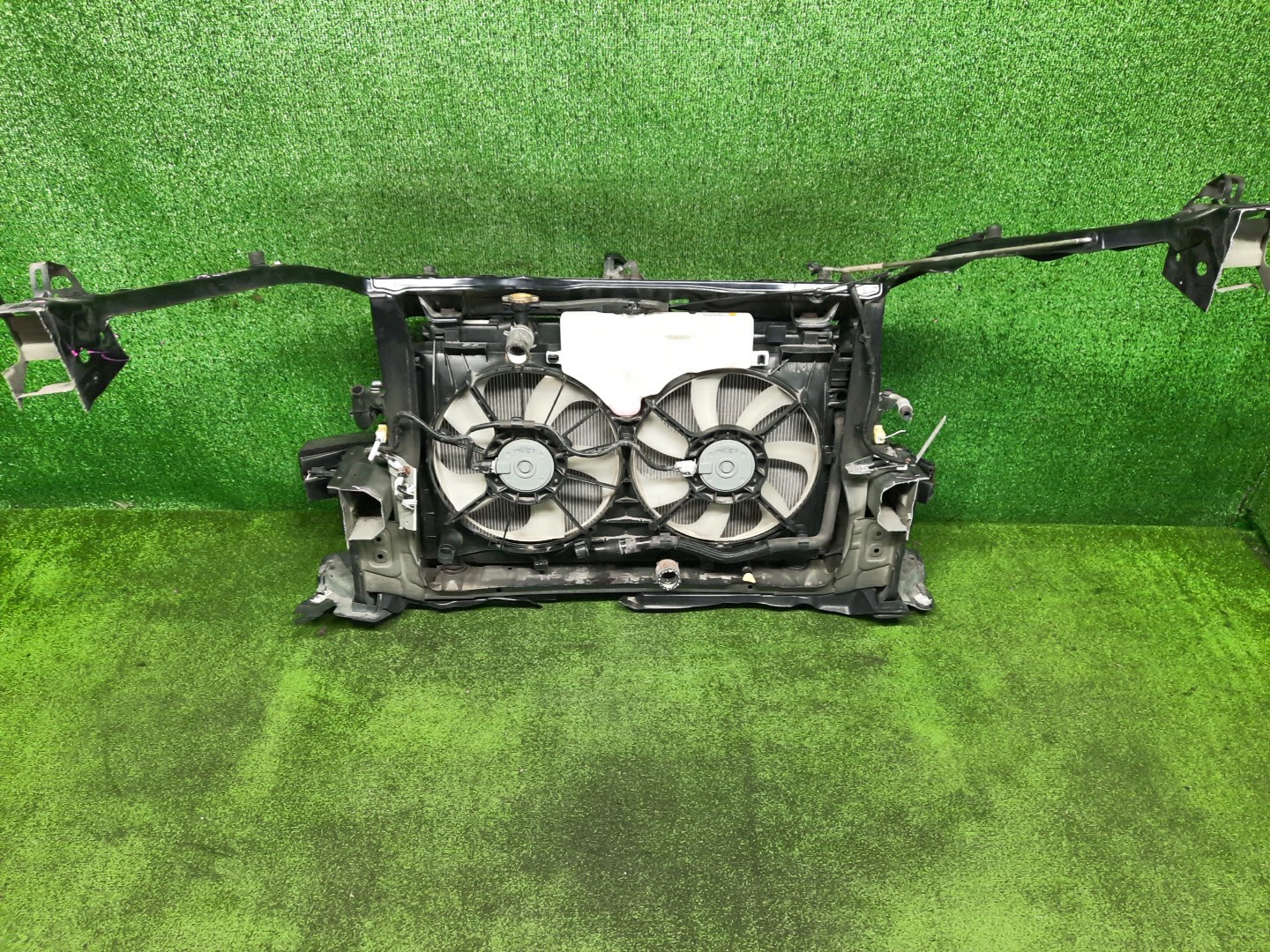 Рамка радиатора TOYOTA NOAH, VOXY, ESQUIRE ZWR80G, ZWR80W 2ZR-FXE 0561 3 ракурс