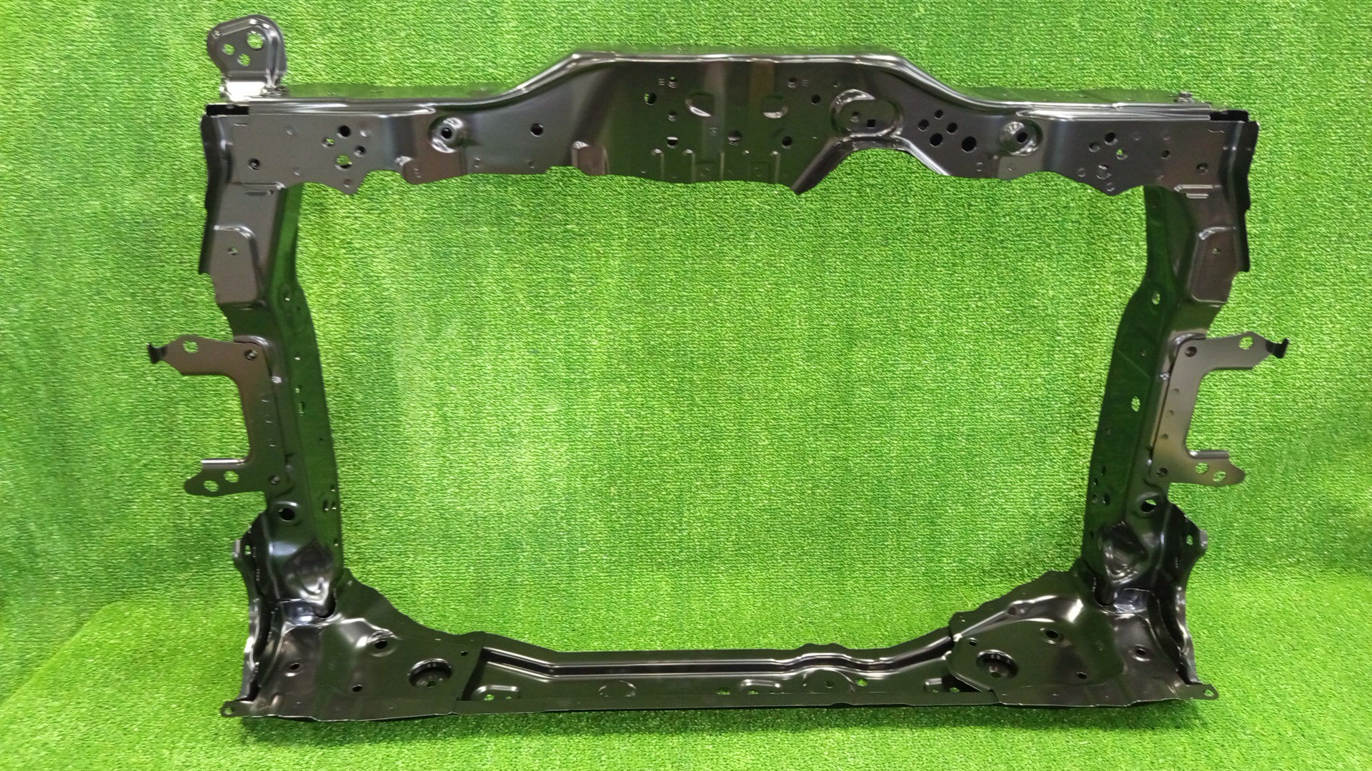 Рамка радиатора HONDA VEZEL RV4 L15Z 60400-3M0-300ZZ 1 ракурс