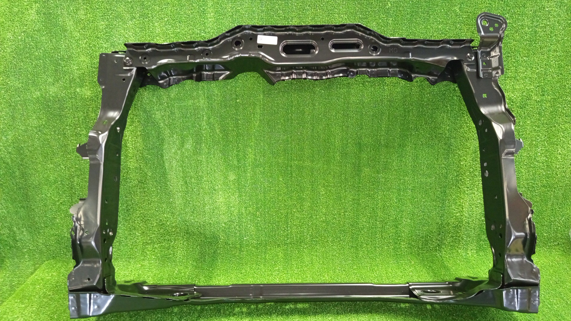 Рамка радиатора HONDA VEZEL RV4 L15Z 60400-3M0-300ZZ 2 ракурс