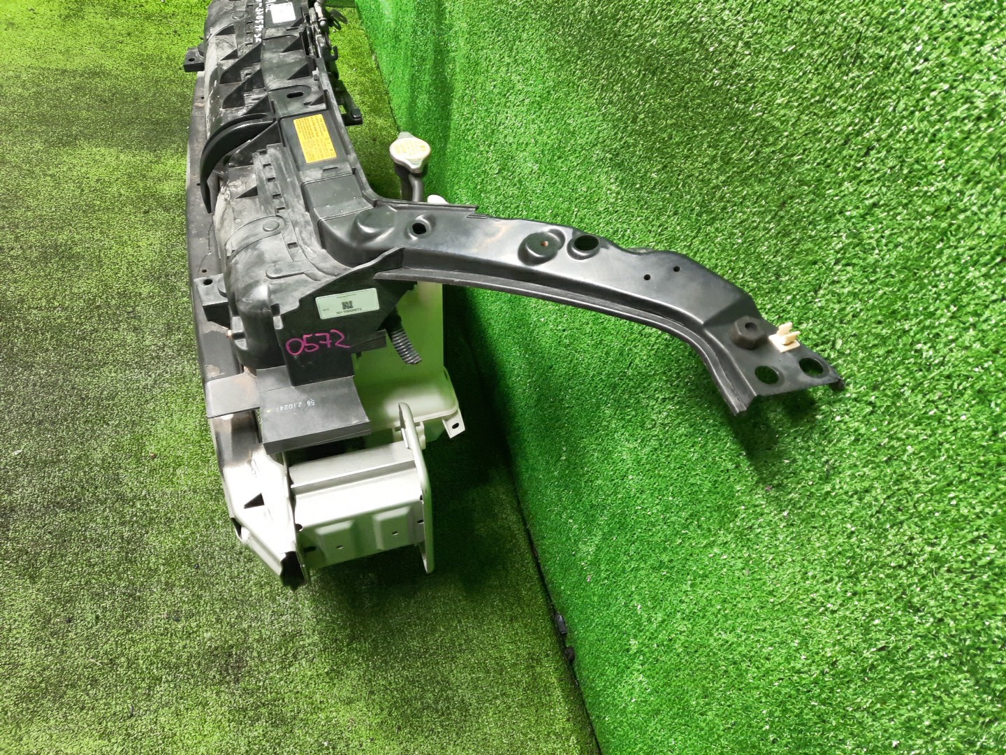 Рамка радиатора MAZDA DEMIO DY3W, DY5W, DY3R ZJ-VE 0572 2 ракурс