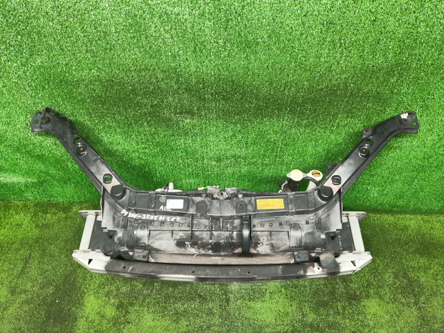Рамка радиатора MAZDA DEMIO DY3W, DY5W, DY3R ZJ-VE 0572 4 ракурс